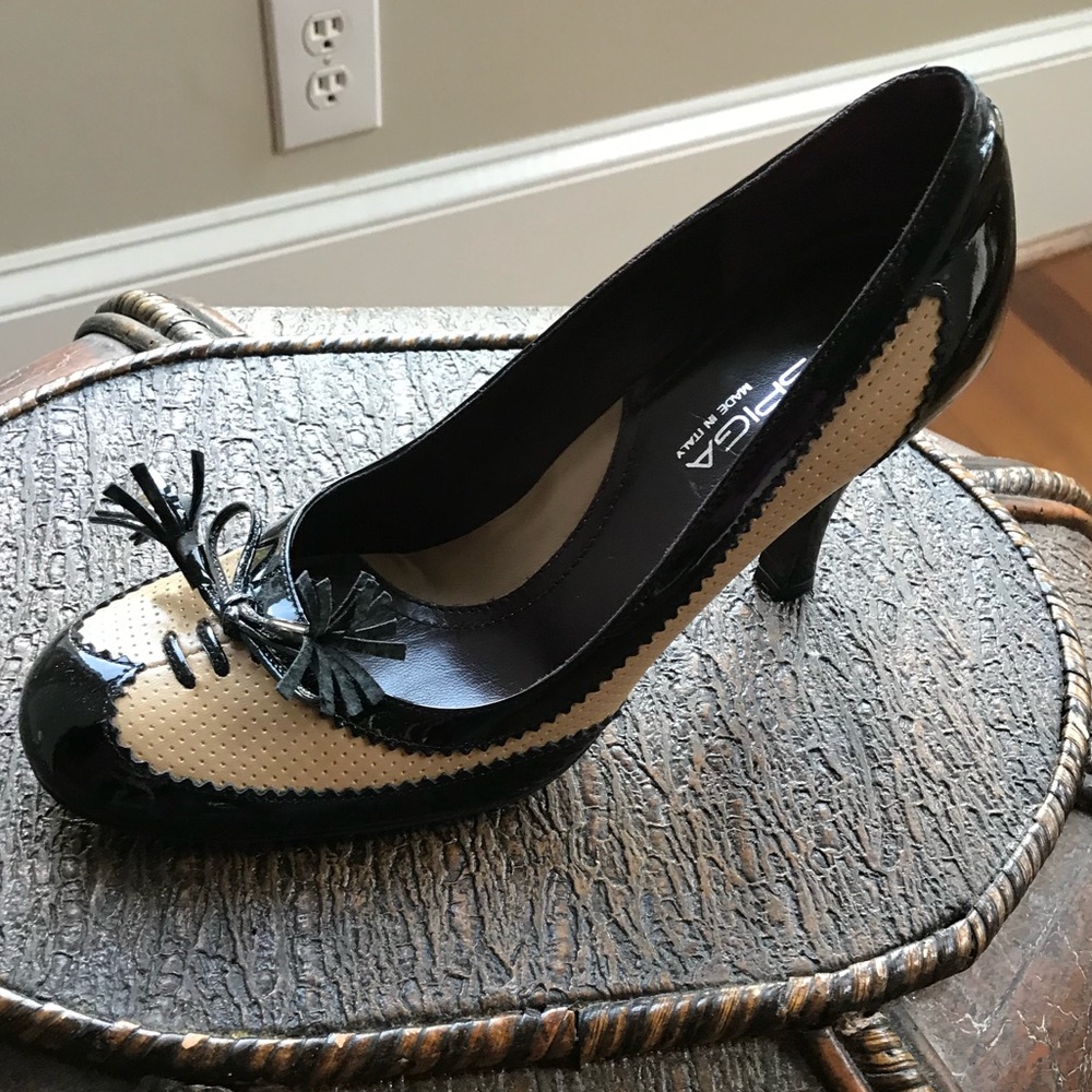 Women’s Via Spiga Two-Tone Pump